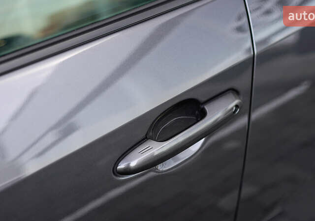 Сірий Тойота РАВ 4, об'ємом двигуна 2.49 л та пробігом 70 тис. км за 43153 $, фото 12 на Automoto.ua