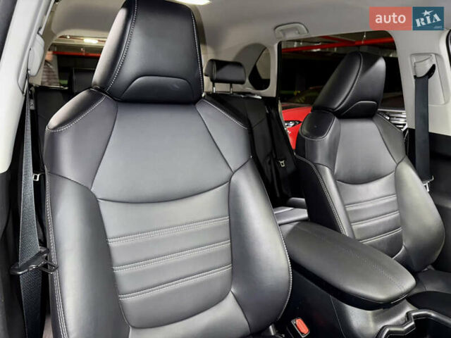 Сірий Тойота РАВ 4, об'ємом двигуна 2 л та пробігом 28 тис. км за 35900 $, фото 35 на Automoto.ua