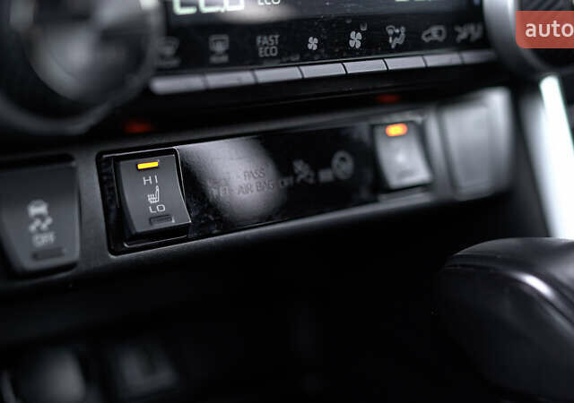 Сірий Тойота РАВ 4, об'ємом двигуна 2.49 л та пробігом 70 тис. км за 43153 $, фото 27 на Automoto.ua