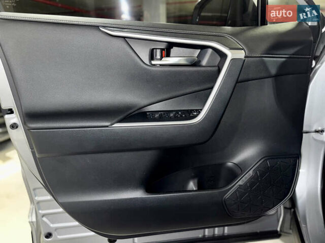Сірий Тойота РАВ 4, об'ємом двигуна 2 л та пробігом 28 тис. км за 35900 $, фото 24 на Automoto.ua