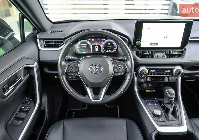 Сірий Тойота РАВ 4, об'ємом двигуна 2.49 л та пробігом 70 тис. км за 43153 $, фото 8 на Automoto.ua