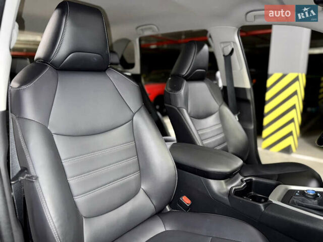 Сірий Тойота РАВ 4, об'ємом двигуна 2 л та пробігом 28 тис. км за 35900 $, фото 34 на Automoto.ua