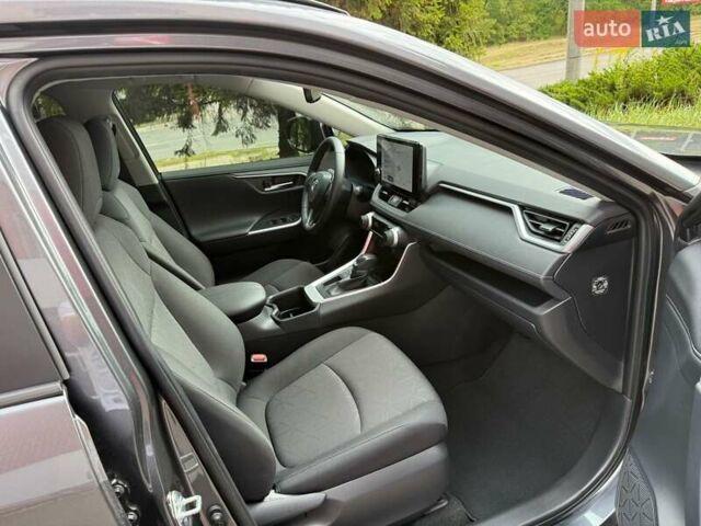 Серый Тойота РАВ 4, объемом двигателя 1.99 л и пробегом 18 тыс. км за 34950 $, фото 40 на Automoto.ua