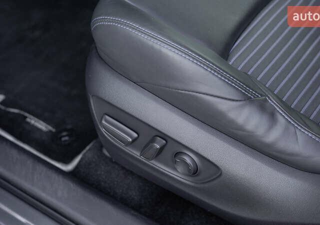 Сірий Тойота РАВ 4, об'ємом двигуна 2.49 л та пробігом 70 тис. км за 43153 $, фото 15 на Automoto.ua