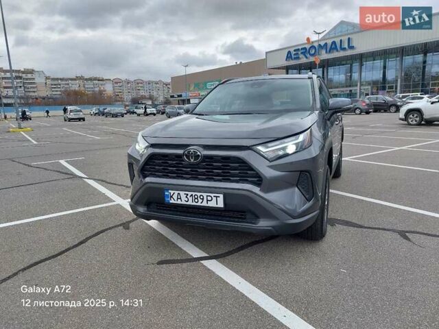 Серый Тойота РАВ 4, объемом двигателя 2.49 л и пробегом 28 тыс. км за 34400 $, фото 2 на Automoto.ua