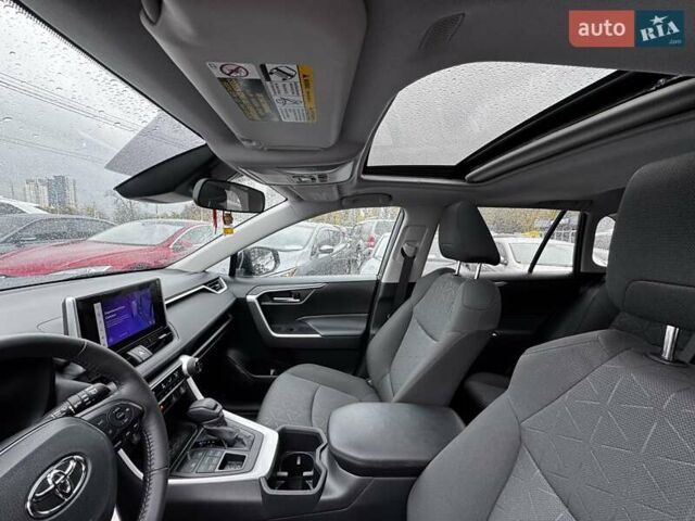 Серый Тойота РАВ 4, объемом двигателя 2.49 л и пробегом 17 тыс. км за 33900 $, фото 28 на Automoto.ua