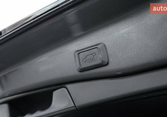 Сірий Тойота РАВ 4, об'ємом двигуна 2.49 л та пробігом 70 тис. км за 43153 $, фото 10 на Automoto.ua