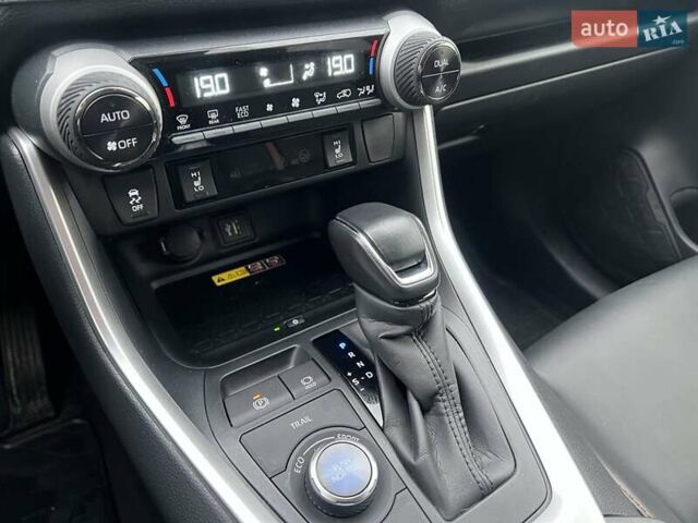 Сірий Тойота РАВ 4, об'ємом двигуна 2.49 л та пробігом 53 тис. км за 46400 $, фото 17 на Automoto.ua