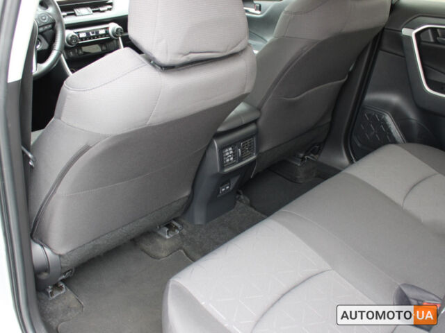 Сірий Тойота РАВ 4, об'ємом двигуна 2 л та пробігом 29 тис. км за 33990 $, фото 10 на Automoto.ua