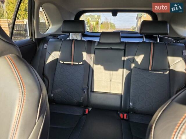 Сірий Тойота РАВ 4, об'ємом двигуна 2.5 л та пробігом 38 тис. км за 45000 $, фото 3 на Automoto.ua