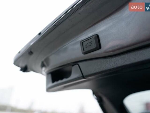 Сірий Тойота РАВ 4, об'ємом двигуна 2.49 л та пробігом 37 тис. км за 45200 $, фото 24 на Automoto.ua