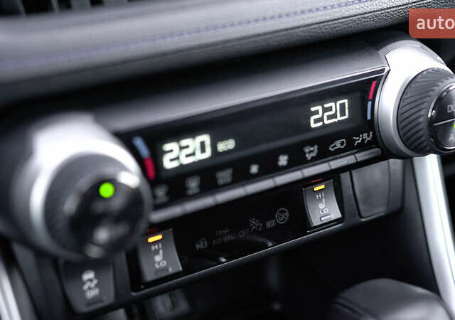 Сірий Тойота РАВ 4, об'ємом двигуна 2.49 л та пробігом 70 тис. км за 43153 $, фото 26 на Automoto.ua