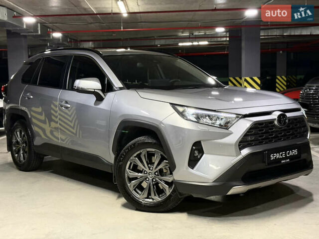 Сірий Тойота РАВ 4, об'ємом двигуна 2 л та пробігом 28 тис. км за 35900 $, фото 3 на Automoto.ua