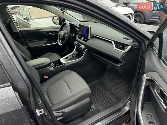 Серый Тойота РАВ 4, объемом двигателя 2.49 л и пробегом 17 тыс. км за 33900 $, фото 18 на Automoto.ua