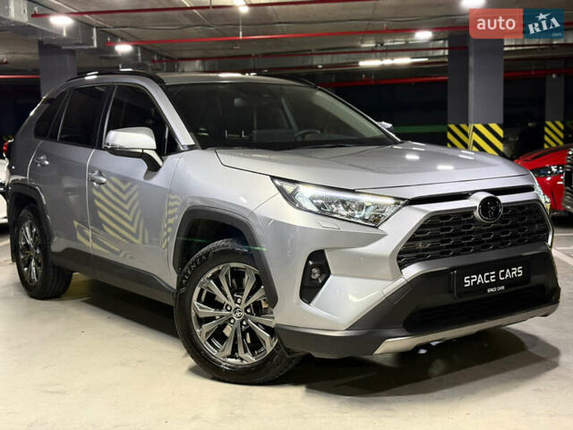 Сірий Тойота РАВ 4, об'ємом двигуна 2 л та пробігом 28 тис. км за 35900 $, фото 1 на Automoto.ua