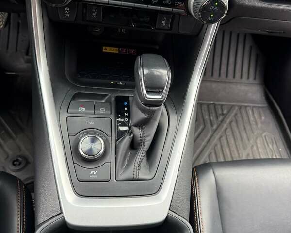 Сірий Тойота РАВ 4, об'ємом двигуна 2.49 л та пробігом 48 тис. км за 45000 $, фото 30 на Automoto.ua