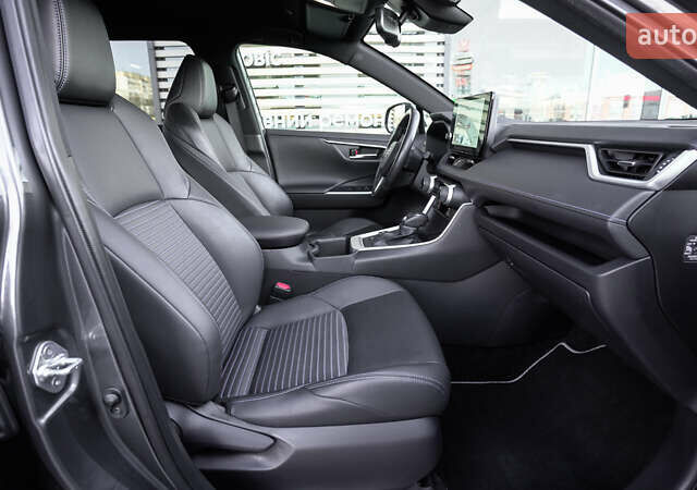 Сірий Тойота РАВ 4, об'ємом двигуна 2.49 л та пробігом 70 тис. км за 43153 $, фото 5 на Automoto.ua