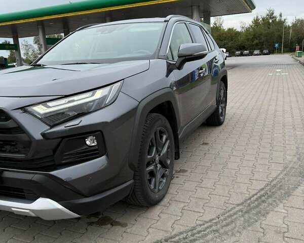 Сірий Тойота РАВ 4, об'ємом двигуна 2.49 л та пробігом 48 тис. км за 45000 $, фото 1 на Automoto.ua