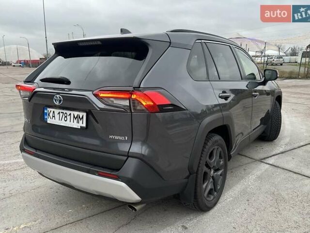 Сірий Тойота РАВ 4, об'ємом двигуна 2.49 л та пробігом 53 тис. км за 46400 $, фото 3 на Automoto.ua