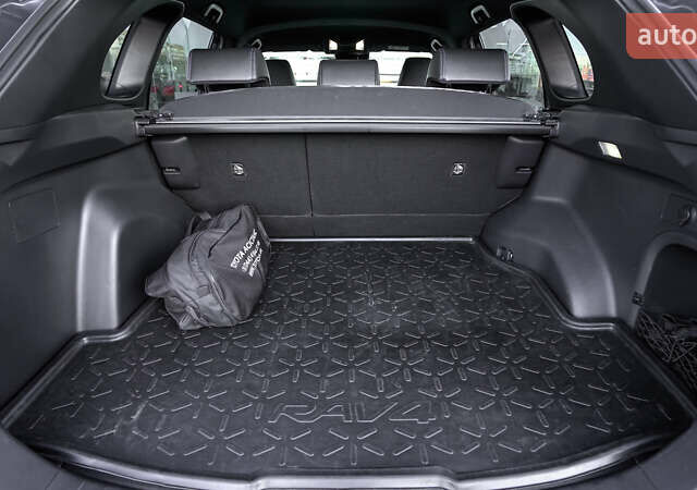 Сірий Тойота РАВ 4, об'ємом двигуна 2.49 л та пробігом 70 тис. км за 43153 $, фото 9 на Automoto.ua