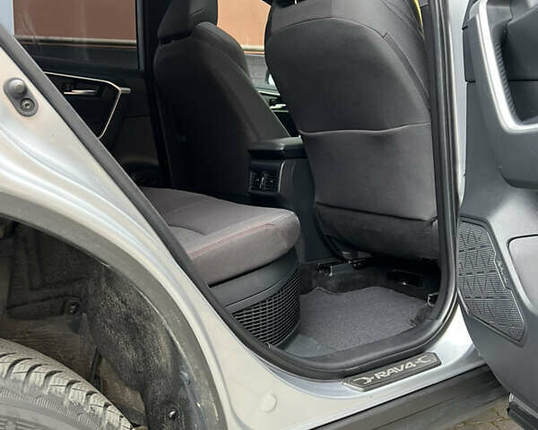 Сірий Тойота РАВ 4, об'ємом двигуна 2.49 л та пробігом 69 тис. км за 39300 $, фото 25 на Automoto.ua