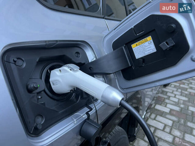 Сірий Тойота РАВ 4, об'ємом двигуна 2.49 л та пробігом 69 тис. км за 39300 $, фото 45 на Automoto.ua