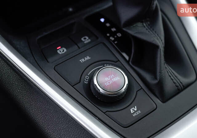 Сірий Тойота РАВ 4, об'ємом двигуна 2.49 л та пробігом 70 тис. км за 43153 $, фото 29 на Automoto.ua