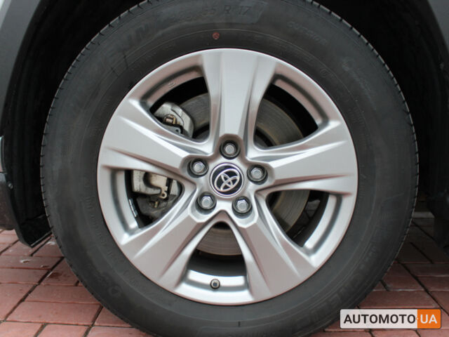 Сірий Тойота РАВ 4, об'ємом двигуна 2 л та пробігом 29 тис. км за 33990 $, фото 3 на Automoto.ua