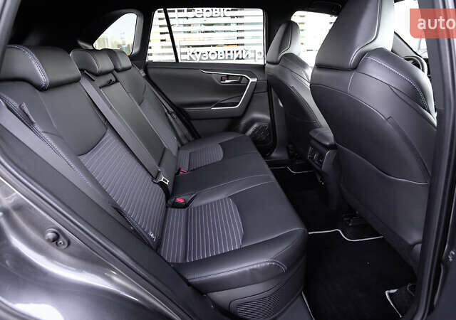 Сірий Тойота РАВ 4, об'ємом двигуна 2.49 л та пробігом 70 тис. км за 43153 $, фото 6 на Automoto.ua