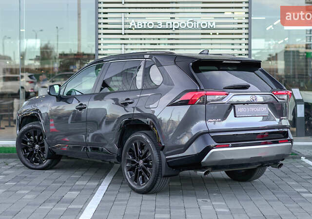 Сірий Тойота РАВ 4, об'ємом двигуна 2.49 л та пробігом 70 тис. км за 43153 $, фото 1 на Automoto.ua