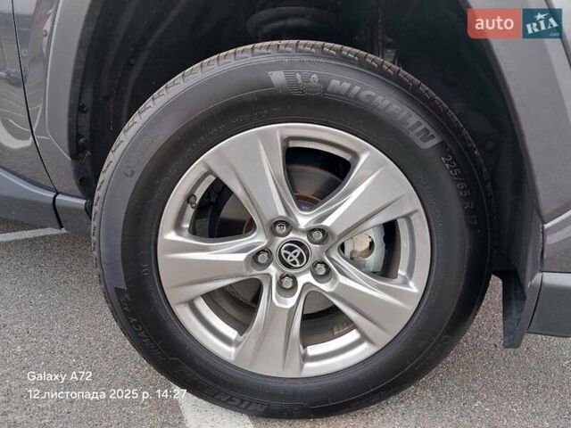 Серый Тойота РАВ 4, объемом двигателя 2.49 л и пробегом 28 тыс. км за 34400 $, фото 25 на Automoto.ua