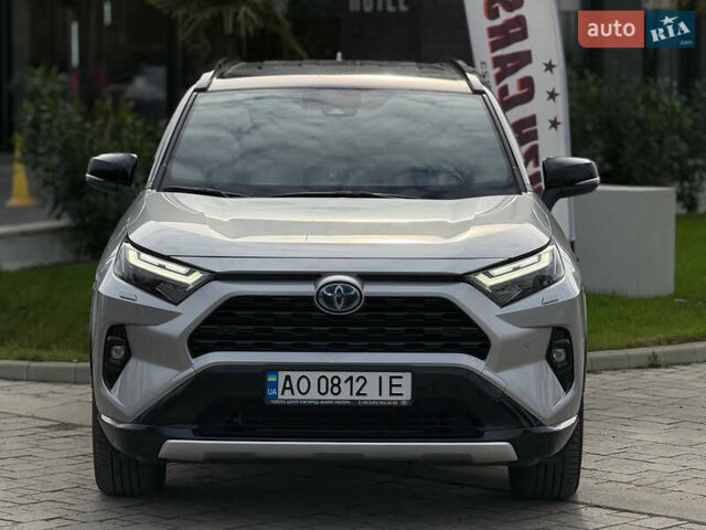 Сірий Тойота РАВ 4, об'ємом двигуна 2.49 л та пробігом 7 тис. км за 43900 $, фото 2 на Automoto.ua