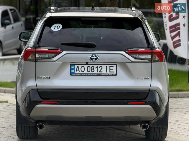 Сірий Тойота РАВ 4, об'ємом двигуна 2.49 л та пробігом 7 тис. км за 43900 $, фото 4 на Automoto.ua
