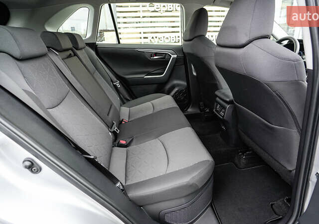 Серый Тойота РАВ 4, объемом двигателя 2.49 л и пробегом 7 тыс. км за 39697 $, фото 6 на Automoto.ua