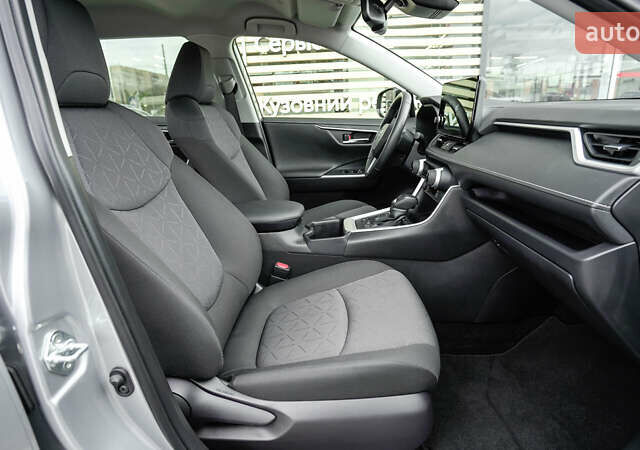 Серый Тойота РАВ 4, объемом двигателя 2.49 л и пробегом 7 тыс. км за 39697 $, фото 5 на Automoto.ua