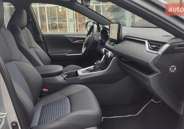 Сірий Тойота РАВ 4, об'ємом двигуна 2.49 л та пробігом 26 тис. км за 41895 $, фото 5 на Automoto.ua