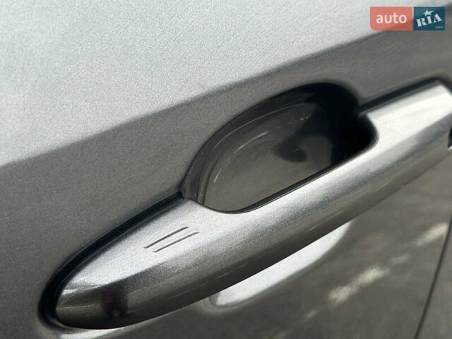 Сірий Тойота РАВ 4, об'ємом двигуна 2.49 л та пробігом 34 тис. км за 41750 $, фото 18 на Automoto.ua