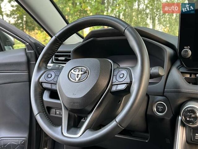 Сірий Тойота РАВ 4, об'ємом двигуна 2.49 л та пробігом 12 тис. км за 41999 $, фото 44 на Automoto.ua