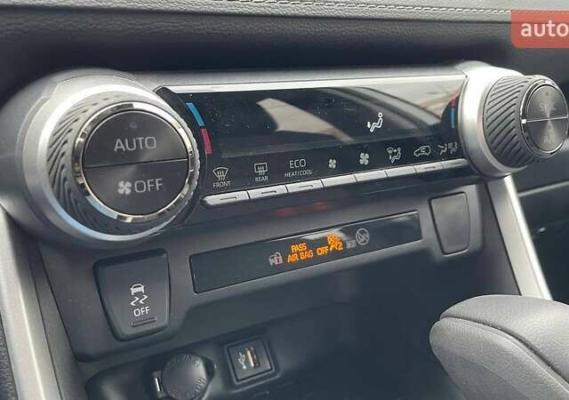 Сірий Тойота РАВ 4, об'ємом двигуна 2.49 л та пробігом 11 тис. км за 31990 $, фото 20 на Automoto.ua