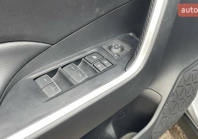 Сірий Тойота РАВ 4, об'ємом двигуна 2.49 л та пробігом 11 тис. км за 34990 $, фото 11 на Automoto.ua