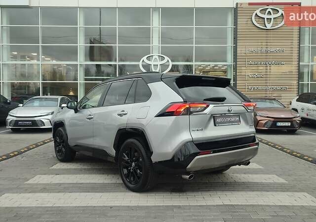 Сірий Тойота РАВ 4, об'ємом двигуна 2.49 л та пробігом 26 тис. км за 41895 $, фото 1 на Automoto.ua