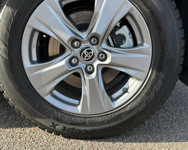 Серый Тойота РАВ 4, объемом двигателя 2.49 л и пробегом 16 тыс. км за 38300 $, фото 6 на Automoto.ua