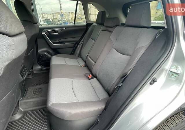 Сірий Тойота РАВ 4, об'ємом двигуна 2.49 л та пробігом 11 тис. км за 34990 $, фото 8 на Automoto.ua