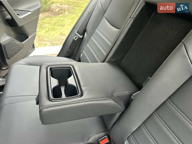 Сірий Тойота РАВ 4, об'ємом двигуна 2.49 л та пробігом 34 тис. км за 41750 $, фото 40 на Automoto.ua