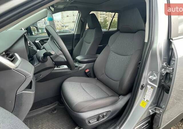 Сірий Тойота РАВ 4, об'ємом двигуна 2.49 л та пробігом 11 тис. км за 31990 $, фото 7 на Automoto.ua