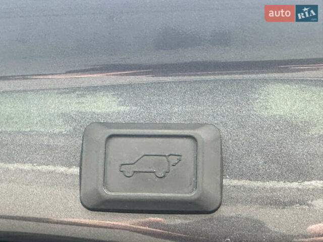 Сірий Тойота РАВ 4, об'ємом двигуна 2.49 л та пробігом 34 тис. км за 41750 $, фото 44 на Automoto.ua