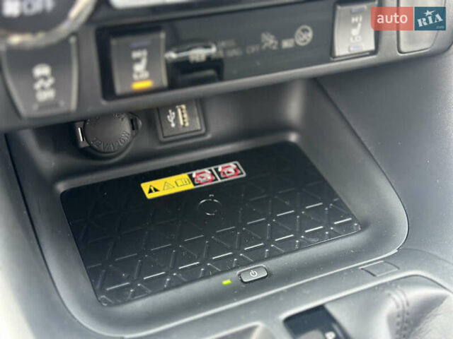 Сірий Тойота РАВ 4, об'ємом двигуна 2.49 л та пробігом 34 тис. км за 41750 $, фото 22 на Automoto.ua