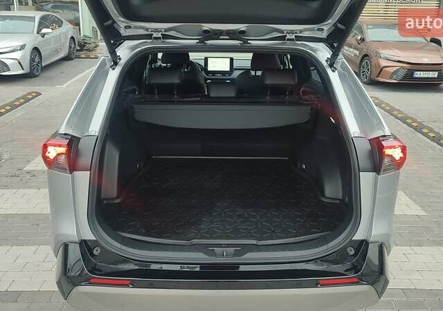 Сірий Тойота РАВ 4, об'ємом двигуна 2.49 л та пробігом 26 тис. км за 41895 $, фото 9 на Automoto.ua