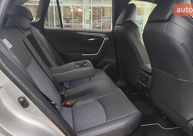 Сірий Тойота РАВ 4, об'ємом двигуна 2.49 л та пробігом 26 тис. км за 41895 $, фото 6 на Automoto.ua