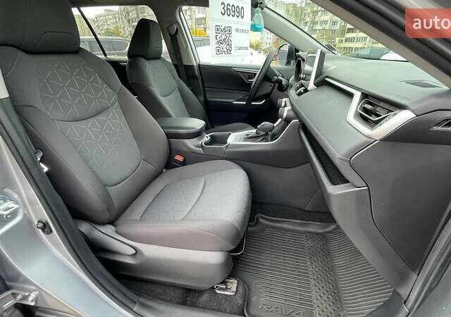 Сірий Тойота РАВ 4, об'ємом двигуна 2.49 л та пробігом 11 тис. км за 34990 $, фото 10 на Automoto.ua